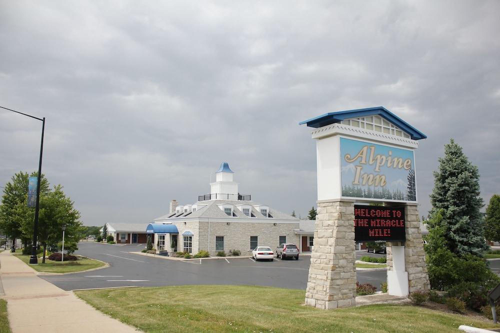Alpine Inn & Suites Rockford Exterior photo